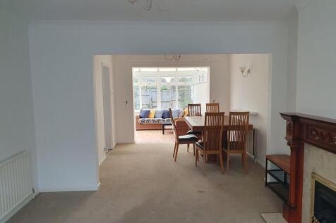 Lounge to dining.jpg