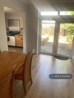 Open Plan Kitchen / Dining 