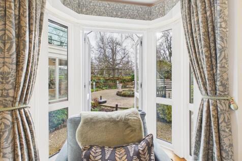 CAM02545G0-PR0575-STILL009