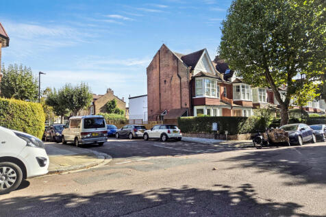 Garages rear of 35 Park Avenue, Crouch End, London N8 7RU
