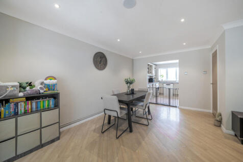 1323740-5-686e4f7...