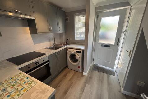 Haselmere Close, Bury St. Edmunds photo 3