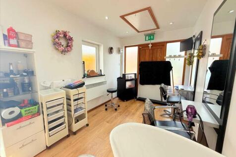 GARAGE/SALON