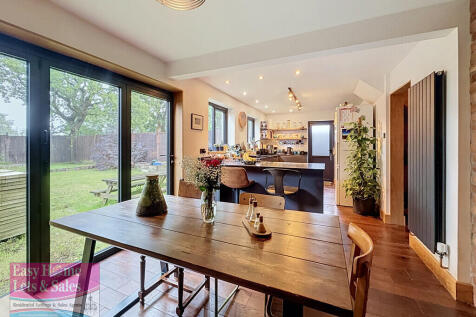 Dining/Kitchen