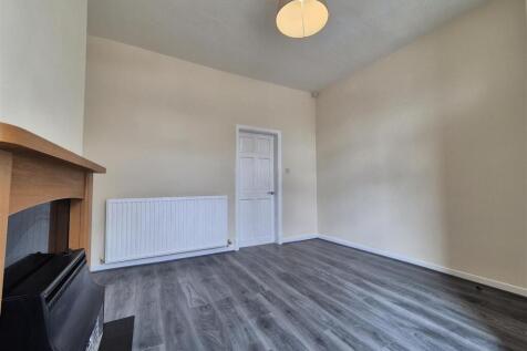 Kings Road, Ashton-Under-Lyne photo 4