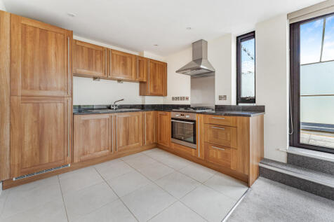 14 New Leys Court-11
