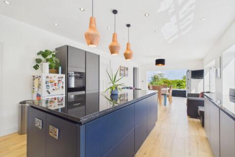 Kitchen &amp; Dining