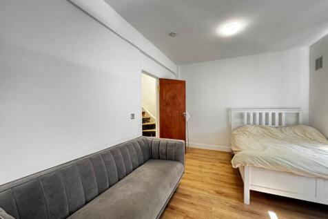 Mottingham Road, SE9 photo 3