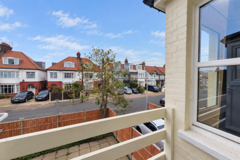 Penfold Road, Clacton-On-Sea, CO15 photo 4