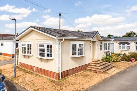 17 Acorn Park, Burton Latimer-18.jpg