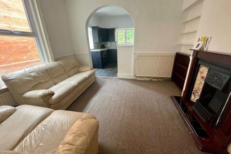 P02851 - STUDENT FIVE DOUBLE BEDROOMS, WINTON photo 4