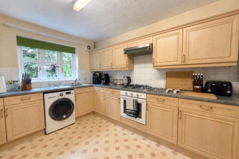 Gordon Way, Witney, Oxfordshire photo 3