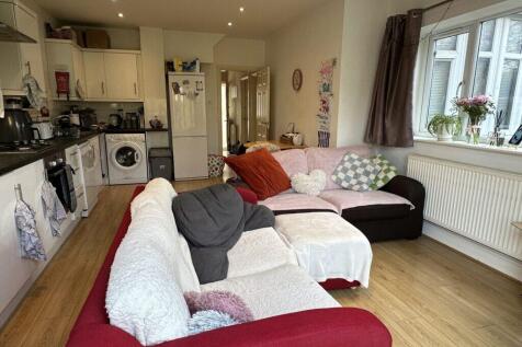6-bed semi-detached on Whitebrook Road - Fallowfield - £175 PPPW, £4,550/mo