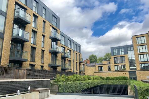 Open planed kitchen fully equipped with white goods and build-in fridge & freezer. Generous lounge with floor to ceiling window allows plenty of nature sunlight. Both double bedrooms fully furnished w