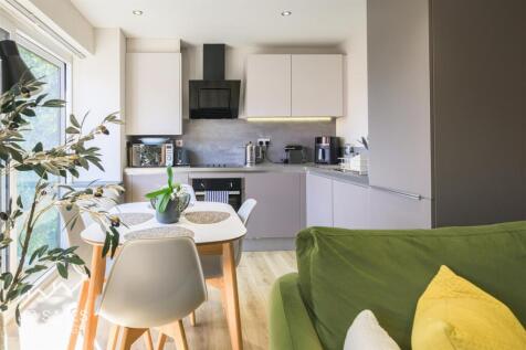 Apartment 15, 55 Lemont Road 05.jpg
