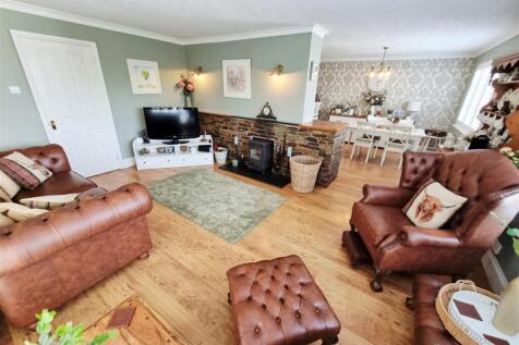 Sitting &amp; dining.jpg