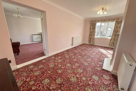 Lounge to Reception Room