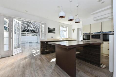 Lounge/Kitchen