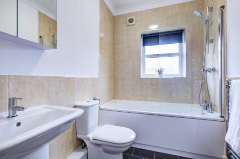78 Junction Road, London, RM1 3QE photo 5