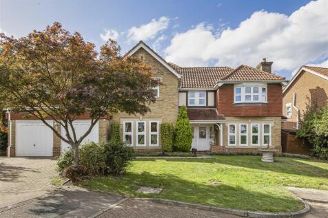 FRONT GARDEN:
