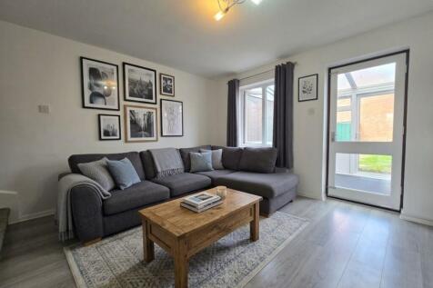 VIRTUALLY STAGED LOUNGE
