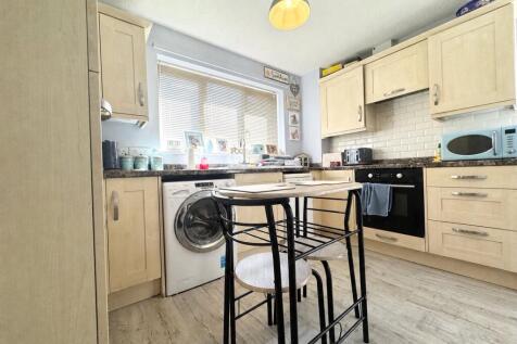 Melfort Close, Sparcells, Swindon, Wiltshire, SN5 photo 3