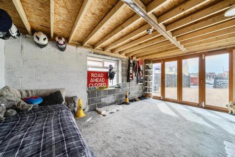 GARAGE.jpg