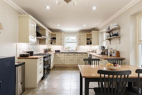 Kitchen / Dining Room (1)