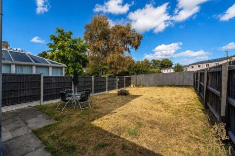 74 Britannia Avenue  (4 of 19).jpg