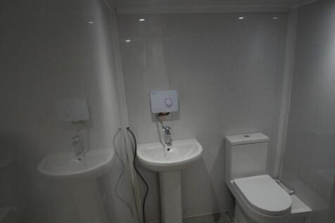 Retail Property (high street) to rent Image 6