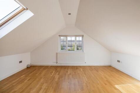 Hermitage Close, E18