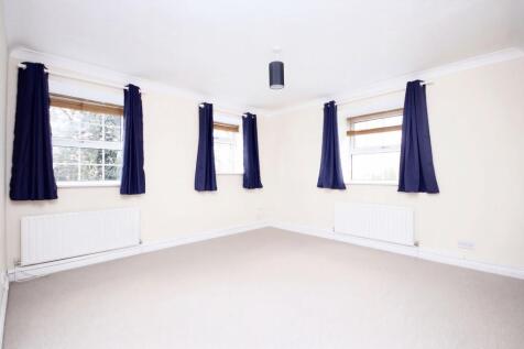 North Parade, Horsham, RH12 photo 3