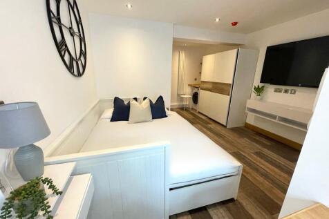 Portland St // 1 Bed Apt // AUG 2026 photo 4