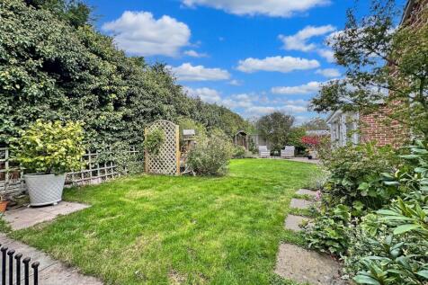 Established Private Garden 340