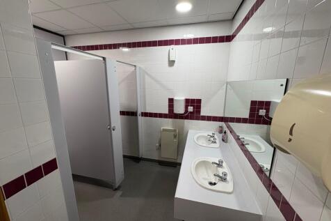 Office to rent Image 7