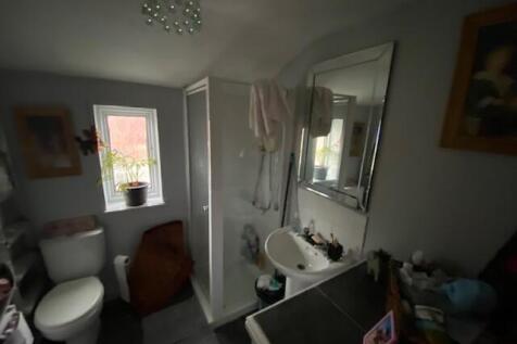 FLAT B SHOWER ROOM T202512031637.jpg