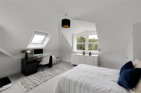 5 bed, 3 bath Semi-Detached in Bristol - Photo 11
