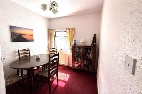 Bedroom 1/Dining Room