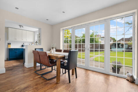 Curzon Close, Cur...