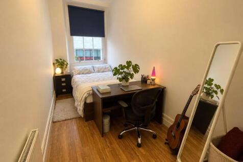 4-bed flat on St Michaels Hill, Kingsdown, Bristol, BS2, £3,460/mo