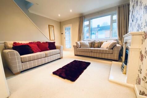 Sunningdale, Luton, Bedfordshire, LU2 photo 3