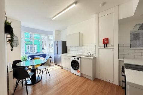 Kitchen 1.JPG