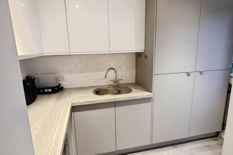 93 Kestrel utlity a.jpg