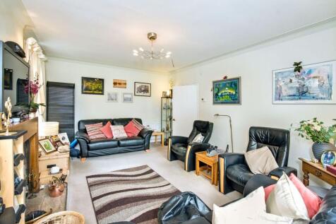 4 bed, 3 bath Detached in Leeds - Photo 5