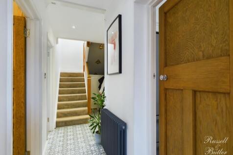 CAM01995G0-PR0205-STILL005