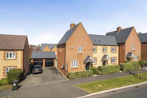 105 Redcar Road, Towcester (e).jpg