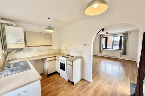 HERON WAY, BALDERTON photo 4
