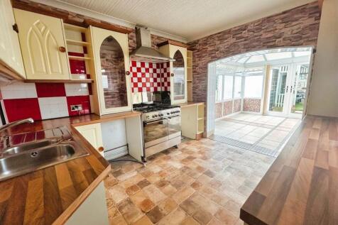 Merlin Crescent, Bridgend, CF31 photo 3