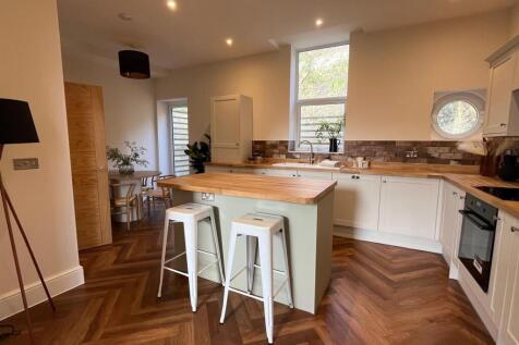 Kitchen Full.jpg