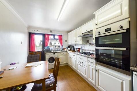 Kitchen:
